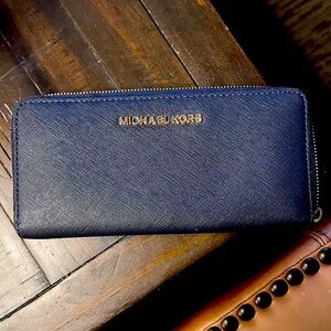EUC Navy blue Michael Kors full size zip around women’s wallet